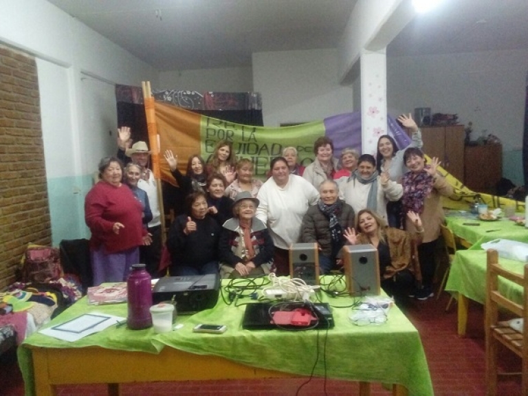 Oficina de Género: Taller en el Rincón de los abuelos del Barrio Guido de Viedma